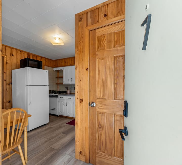 Snug Harbor Inn | Birch Suite | Near Lake Mi - Muskegon, MI