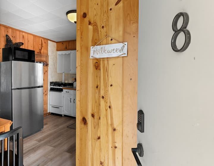 Snug Harbor Inn | Milkweed Suite | Near Lake Mi - Muskegon, MI