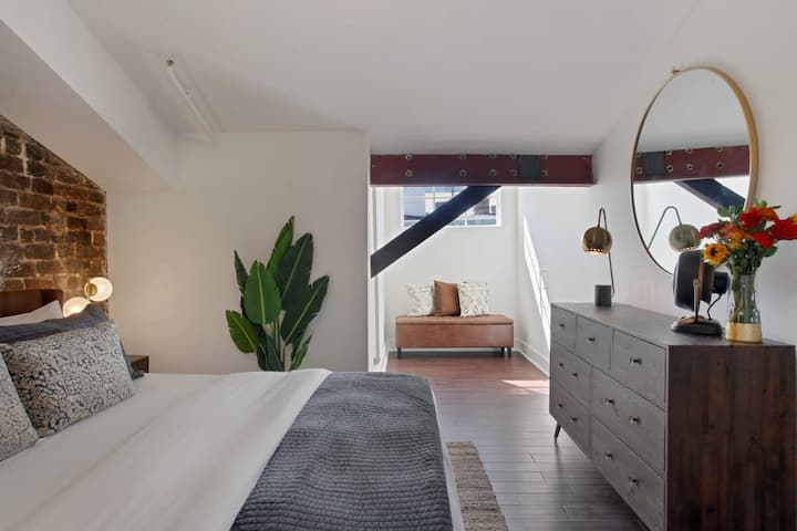 Chambre 3 | Très grand lit | Deuxième étage du logement A au troisième étage