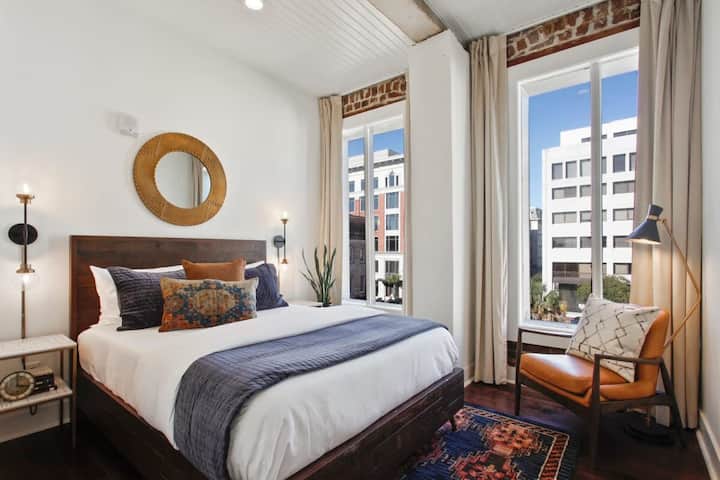 Chambre 6 | Grand lit | Premier étage du logement B au troisième étage