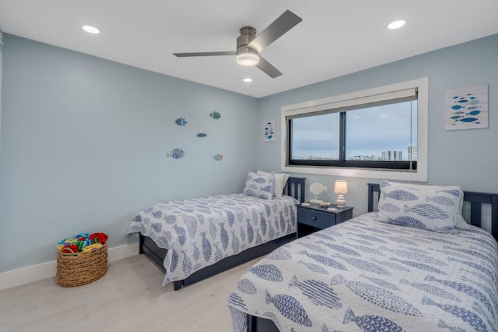 Dormitorio para huéspedes con dos camas individuales.