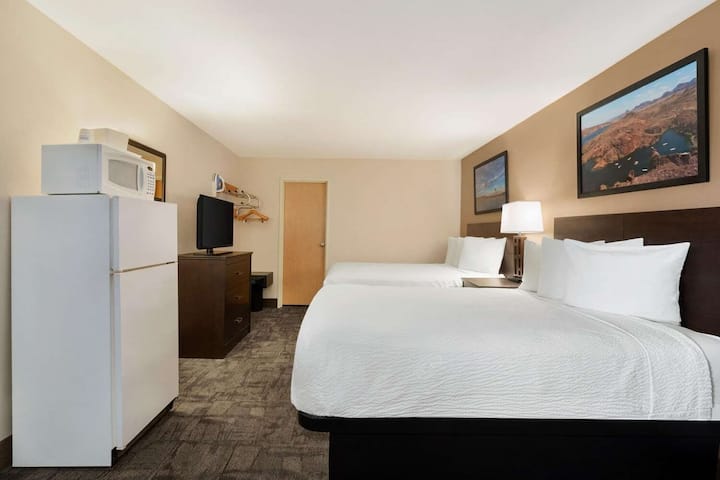 Travelodge Lake Havasu | Spacious Family Suite - Lake Havasu City, AZ