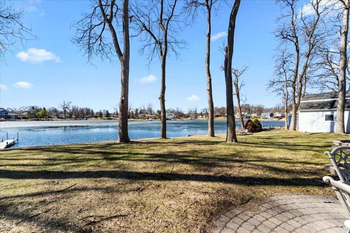 Lakefront Ranch | Hot Tub · 30-day Min Stay - Lake Orion, MI