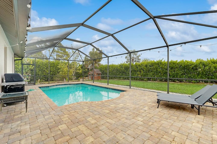 Luxe Coastal Home: Private Pool & Prime Location - Bonita Springs, FL