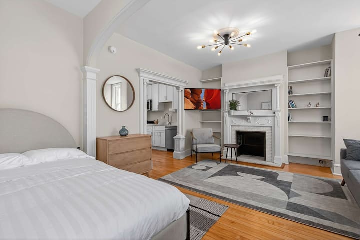 Sojourn | Cozy Studio W/ Deck & City Views - Washington D. C., DC
