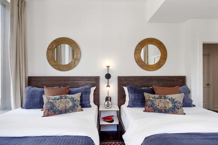 Plne vybavená kúpeľňa 2 | Vlastná plne vybavená kúpeľňa so skrinkou a sprchou | Druhé poschodie, ubytovanie A