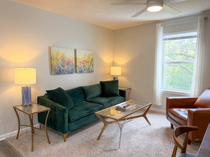 Lee Petite: Cozy King Suite In Pensacola - Warrington, FL