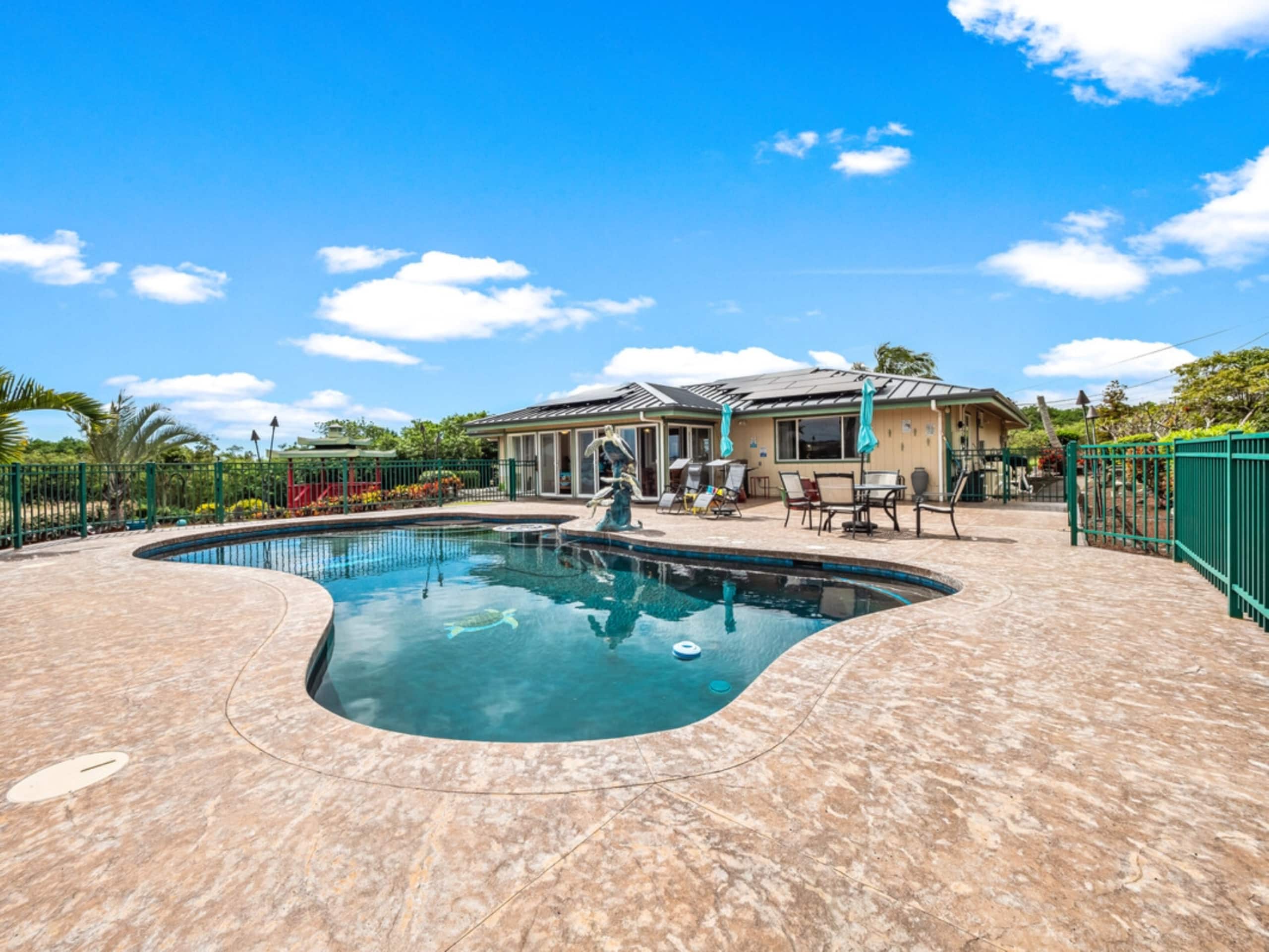 Home in Naalehu · ★4.8 · 3 bedrooms · 3 beds · 2 shared baths - Image 25