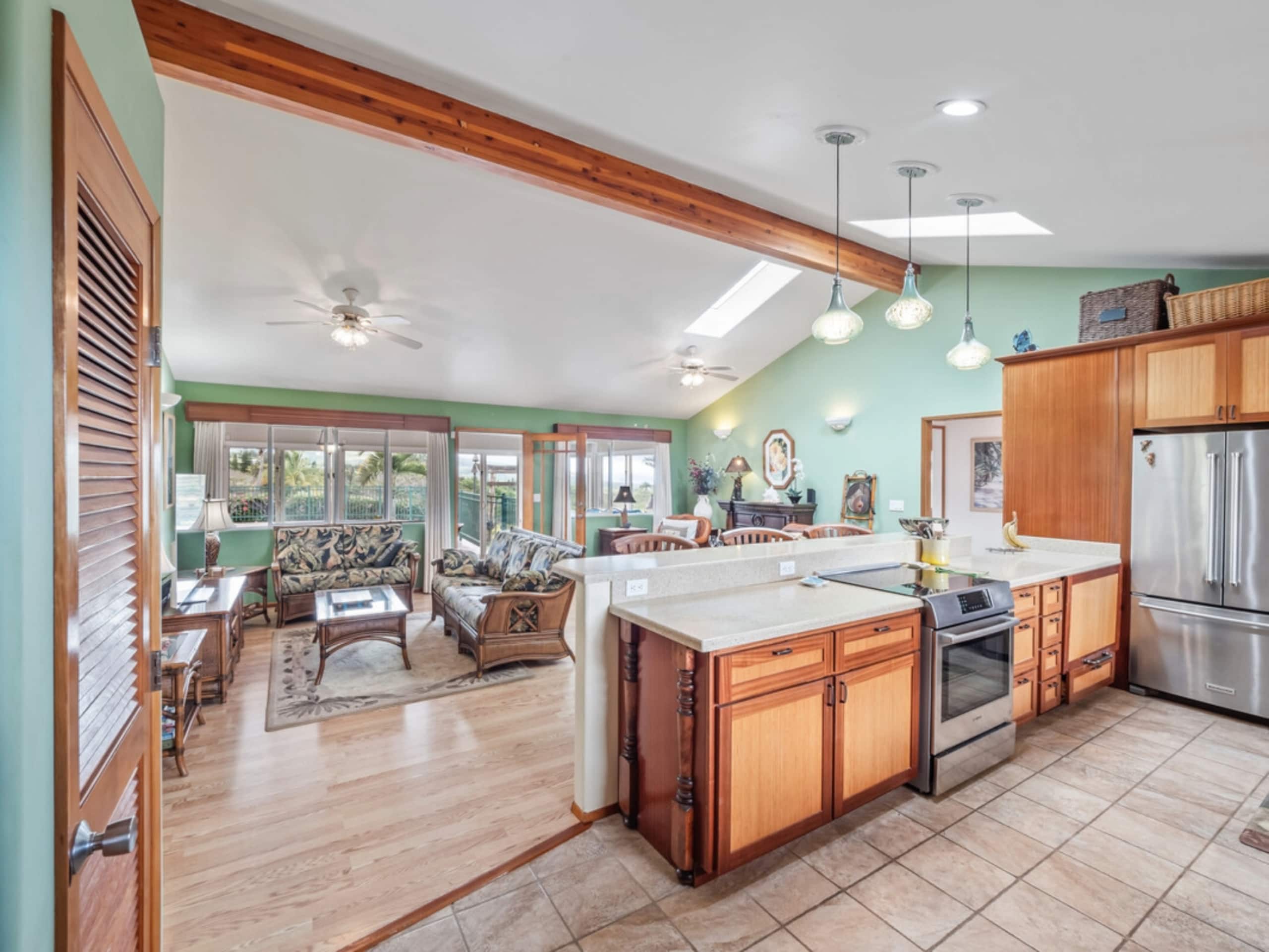 Home in Naalehu · ★4.8 · 3 bedrooms · 3 beds · 2 shared baths - Image 6