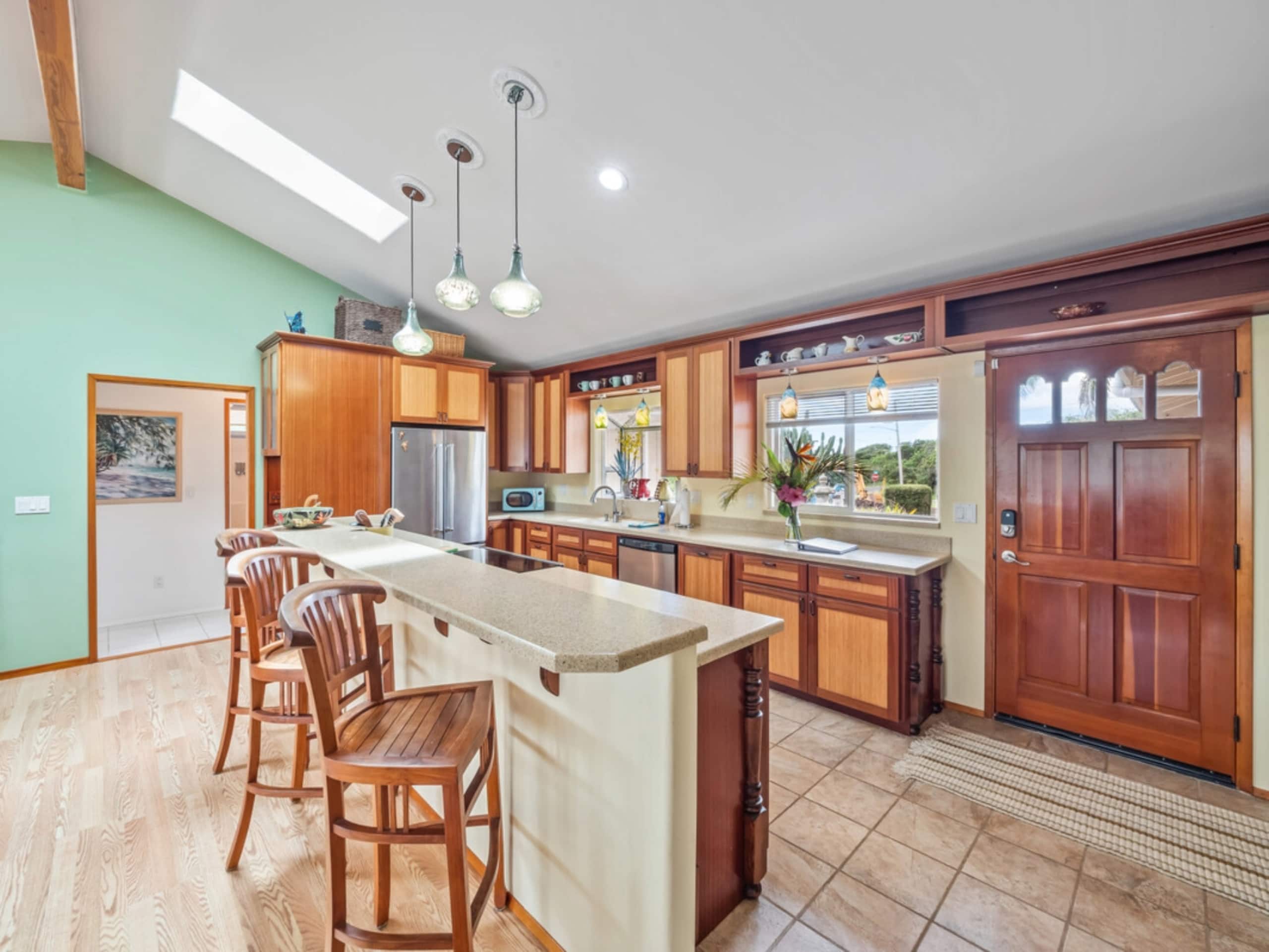 Home in Naalehu · ★4.8 · 3 bedrooms · 3 beds · 2 shared baths - Image 4