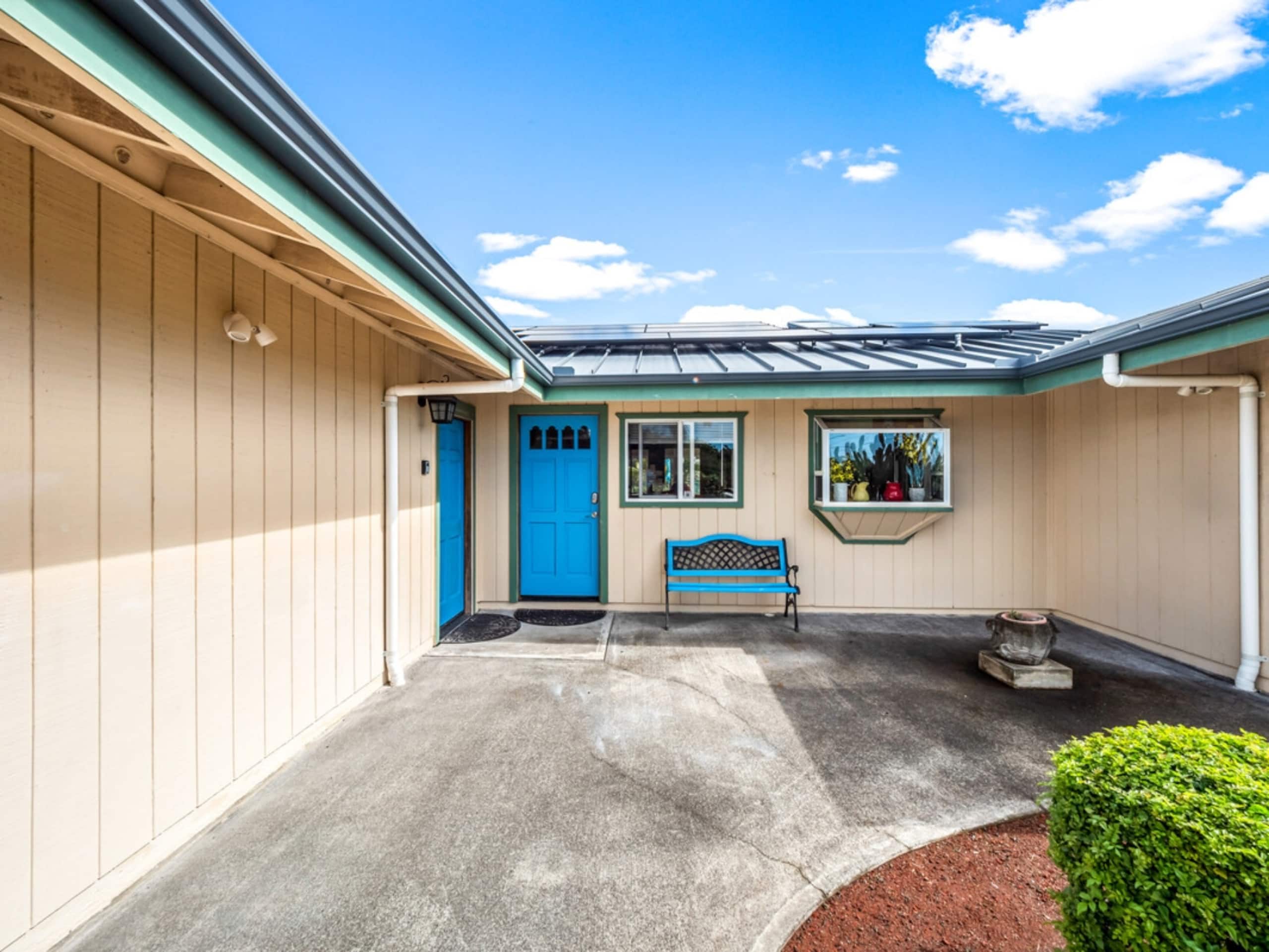 Home in Naalehu · ★4.8 · 3 bedrooms · 3 beds · 2 shared baths - Image 12