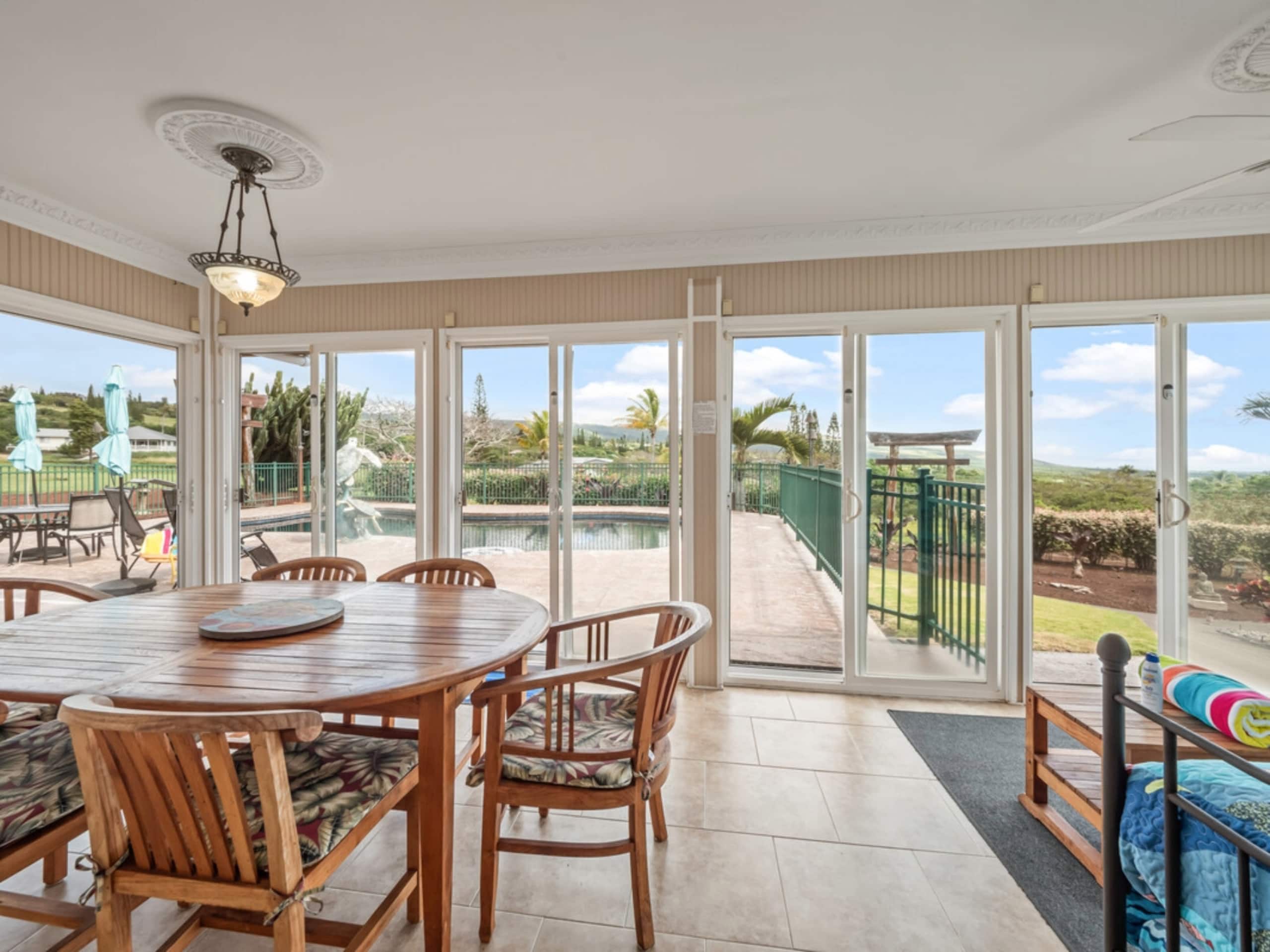Home in Naalehu · ★4.8 · 3 bedrooms · 3 beds · 2 shared baths - Image 9