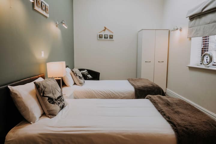 الطابق الأرضي غرفة توأم