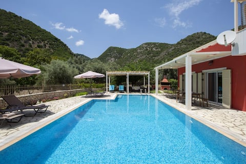 Villa Niriides-Private secluded villa w t big