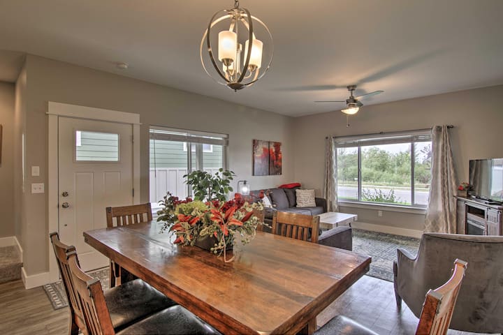 “Elegant Escape” (KING BED) Great Location! gallery image 4