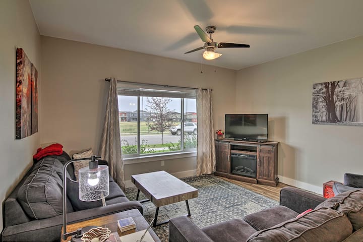 “Elegant Escape” (KING BED) Great Location! gallery image 3