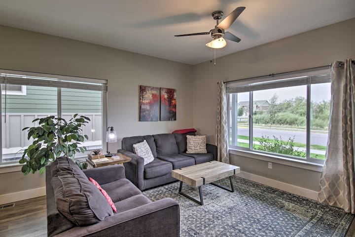 “Elegant Escape” (KING BED) Great Location! gallery image 2
