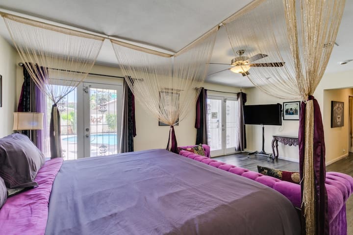 Downtown Vegas Oasis! gallery image 5