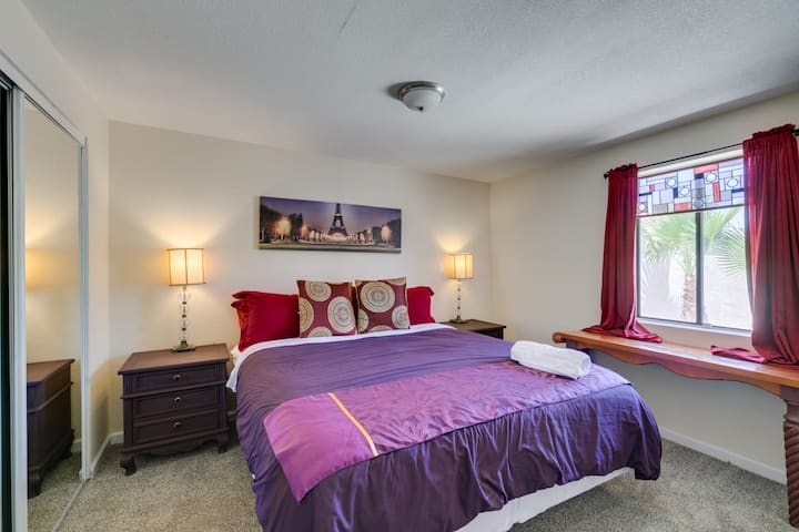 伦敦卧室有一张舒适的加大双人床和一些书籍和游戏供您享用！