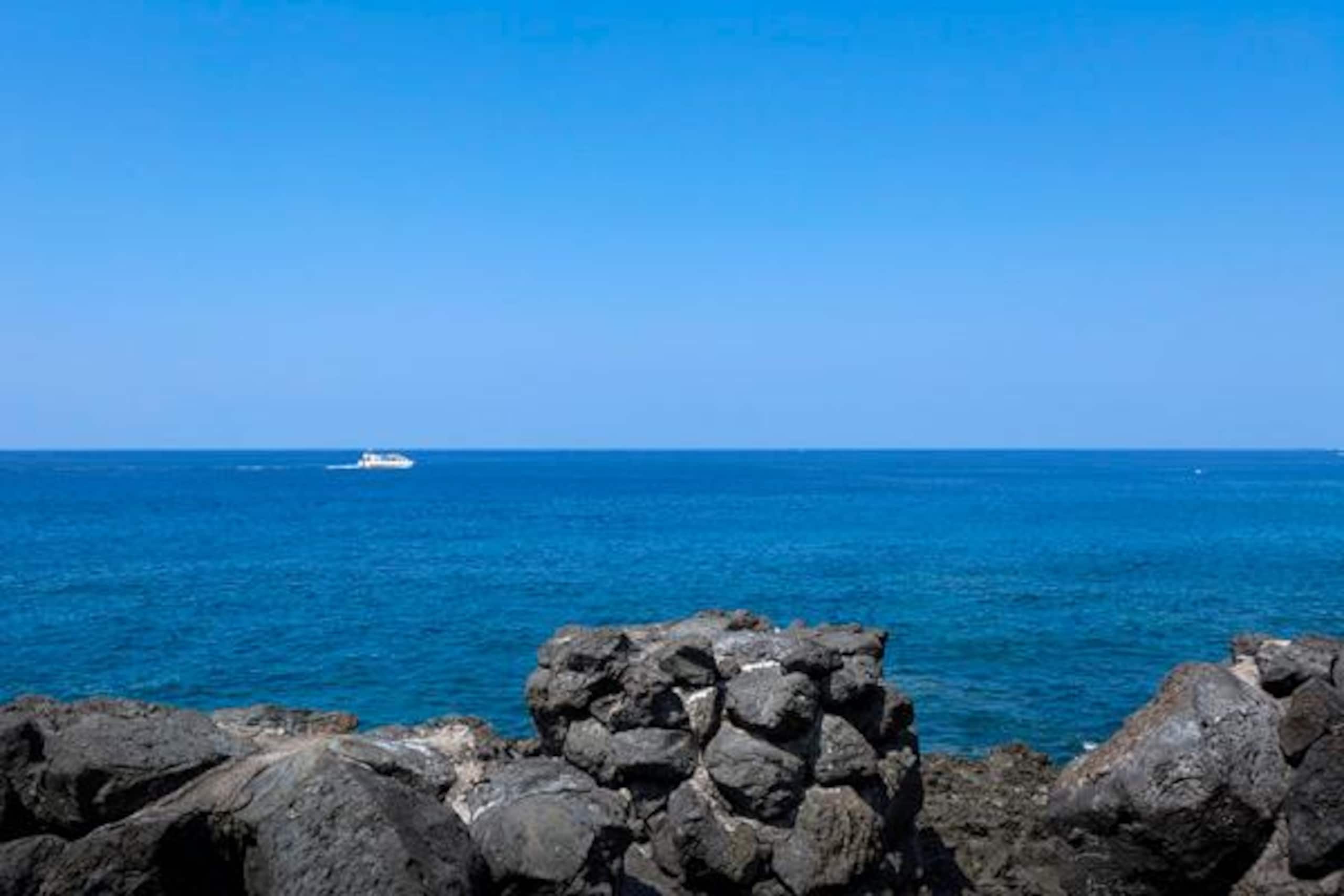 Condo in Kailua-Kona · ★4.93 · 2 bedrooms · 3 beds · 2 baths - Image 36