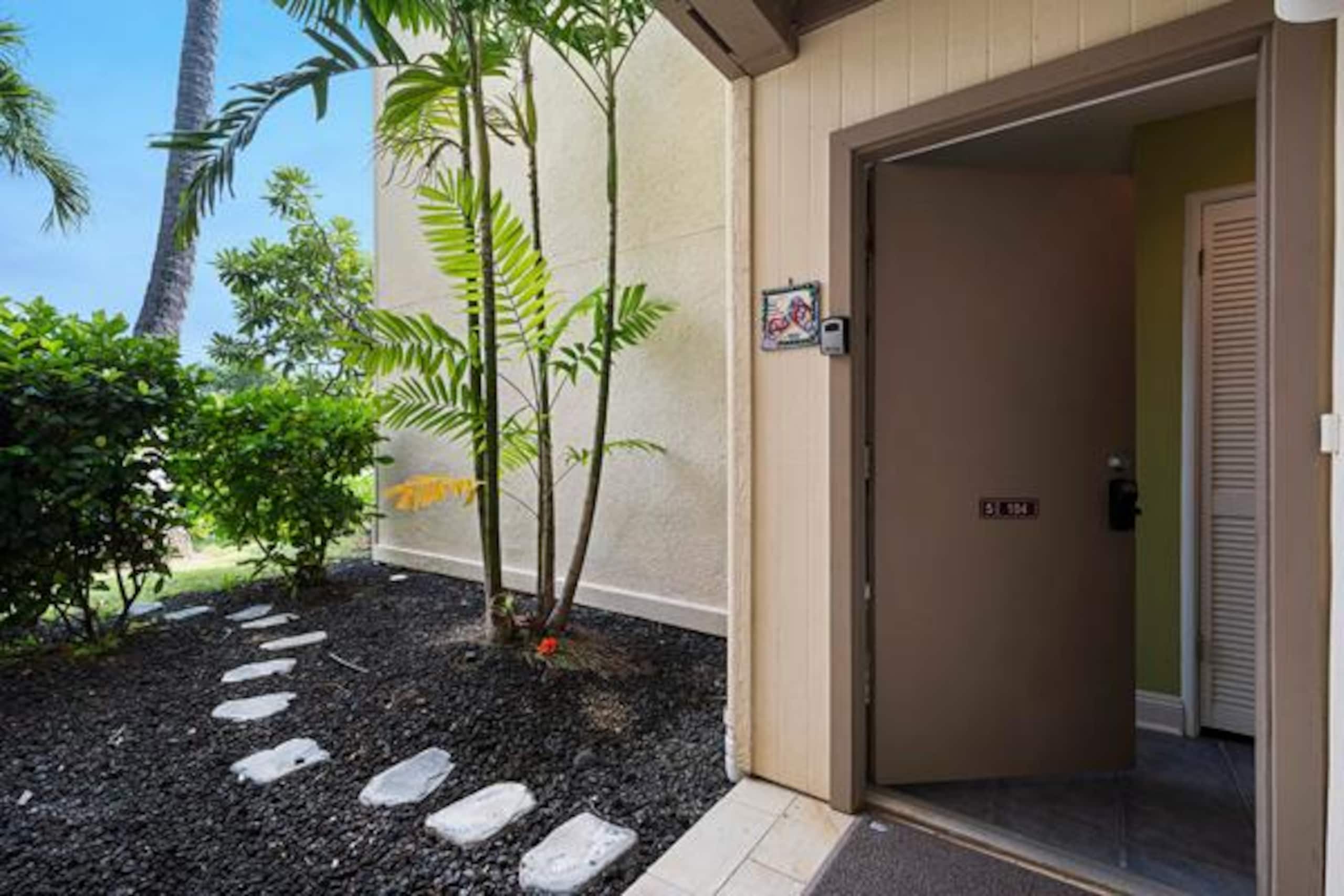 Condo in Kailua-Kona · ★4.93 · 2 bedrooms · 3 beds · 2 baths - Image 23