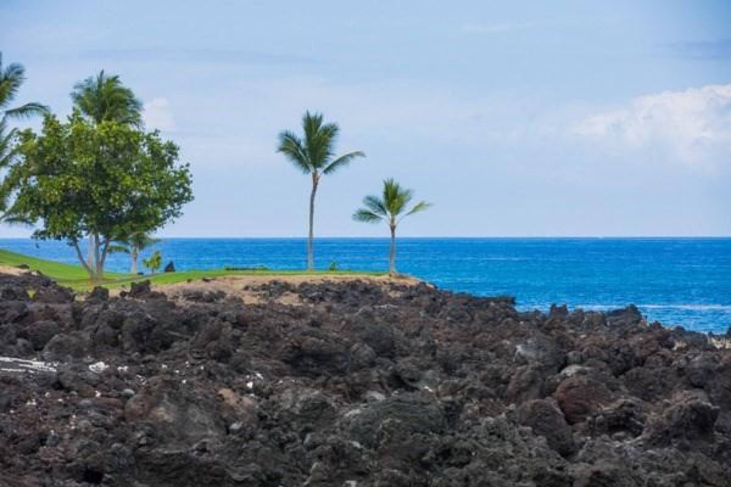 Condo in Kailua-Kona · ★4.93 · 2 bedrooms · 3 beds · 2 baths - Image 9