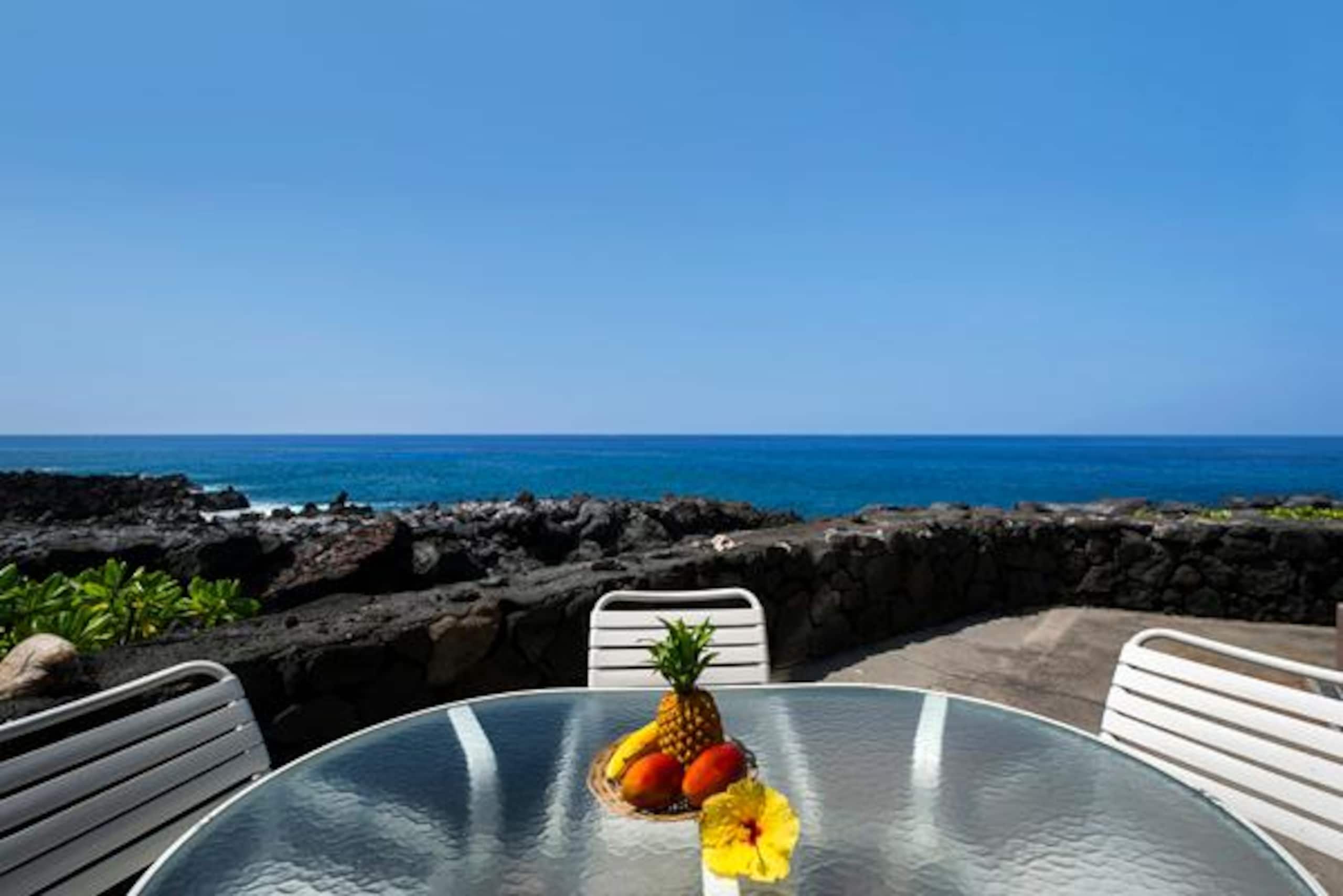Condo in Kailua-Kona · ★4.93 · 2 bedrooms · 3 beds · 2 baths - Image 6