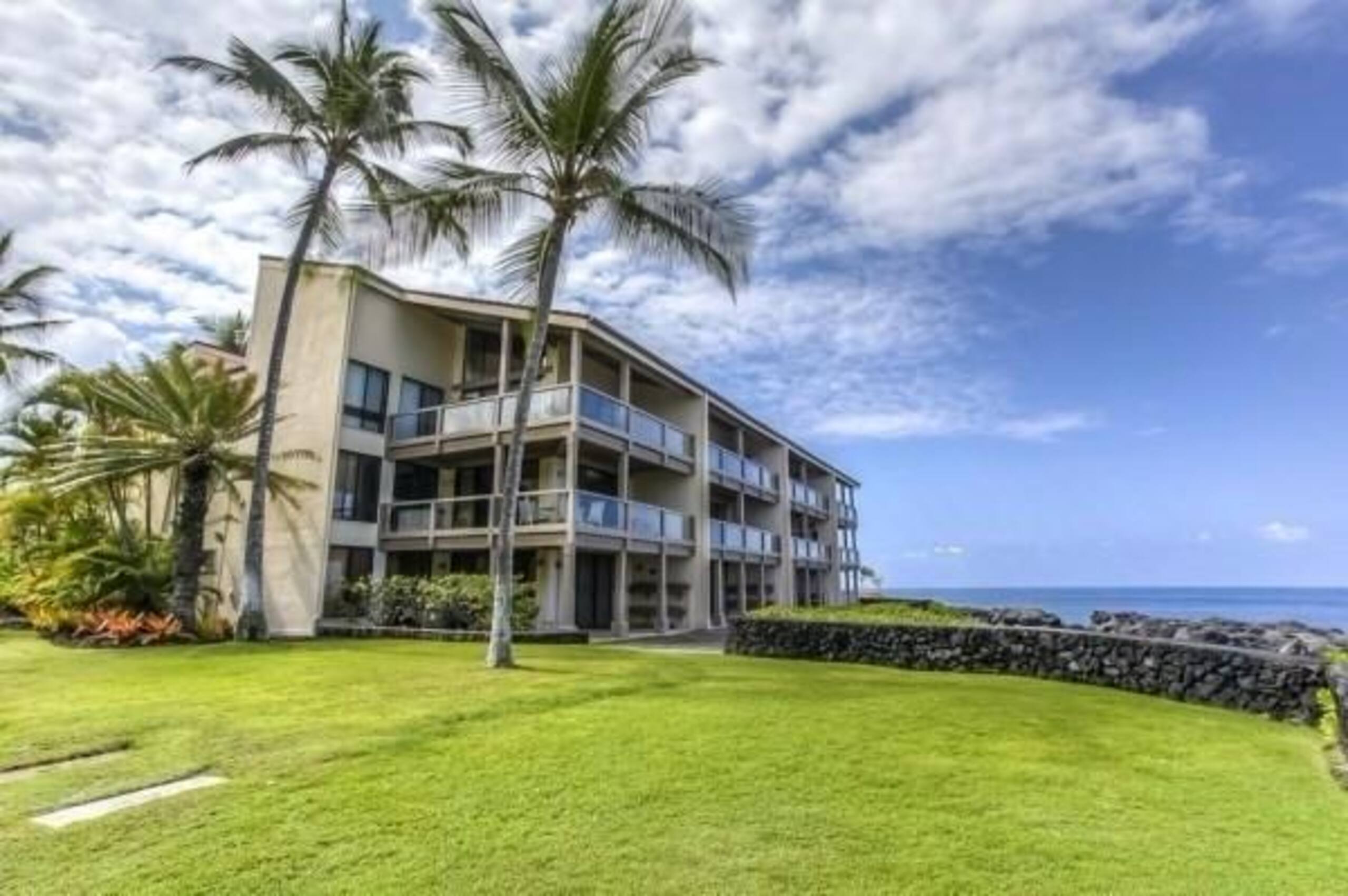 Condo in Kailua-Kona · ★4.93 · 2 bedrooms · 3 beds · 2 baths - Image 34