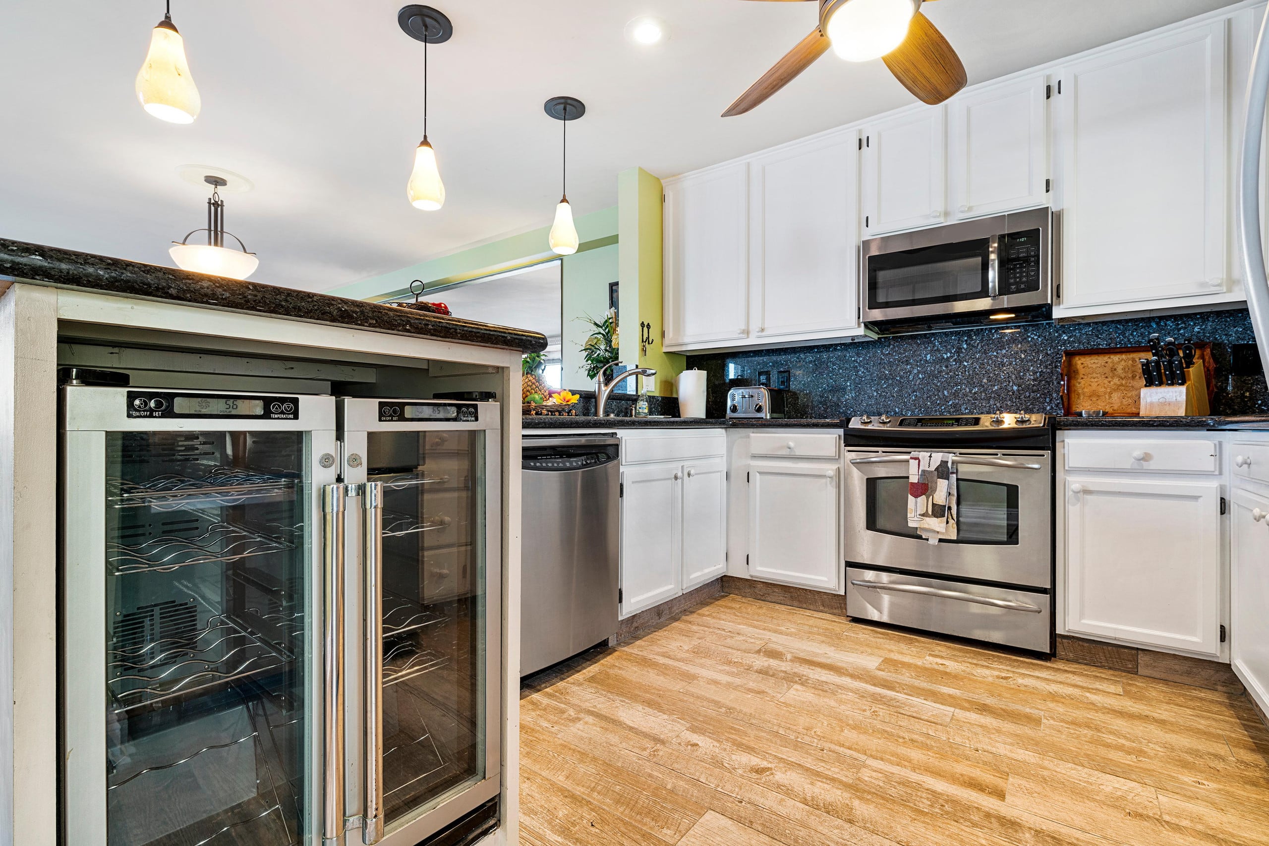 Condo in Kailua-Kona · ★4.93 · 2 bedrooms · 3 beds · 2 baths - Image 12