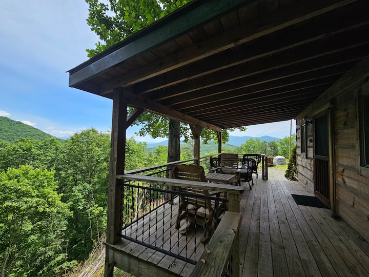 Bear Hug Cabin | Smoky Mnt Couple's Retreat - North Carolina