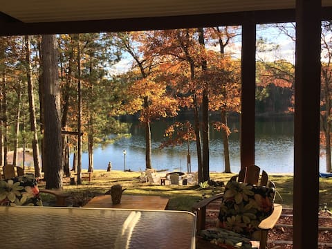 Abbott Lake House:Peaceful Autumn Retreat Awaits