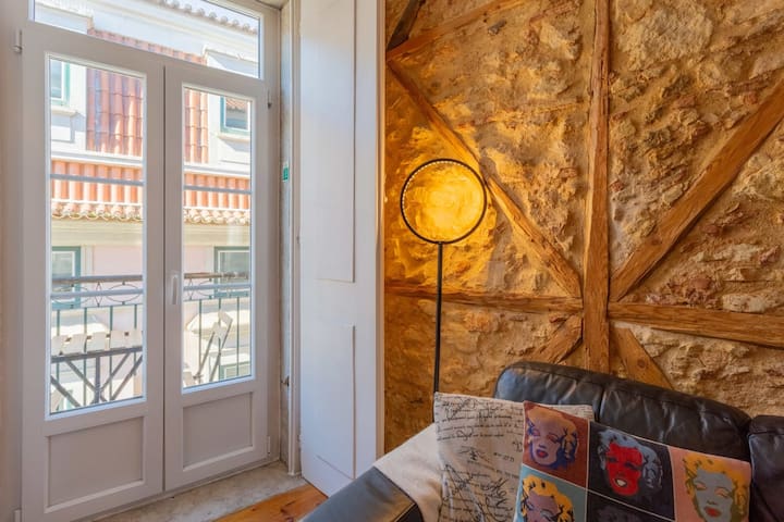 Chiado 4BR | A/C, Balcony, Parking & Monuments