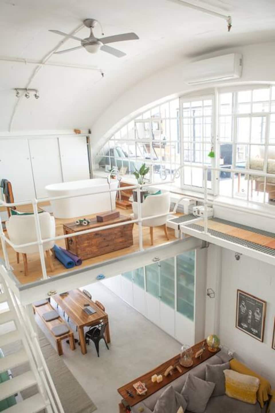 A three-level loft facing Table Mountain, Woodstock, Cape Town, South Africa, photo 6 of 10