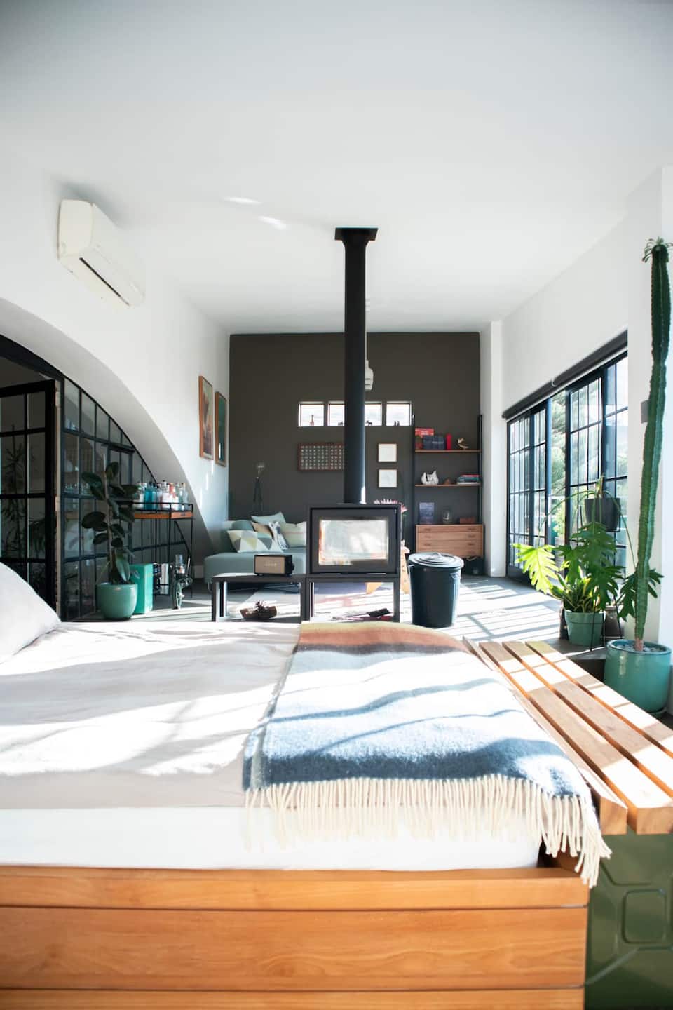 A three-level loft facing Table Mountain, Woodstock, Cape Town, South Africa, photo 4 of 10