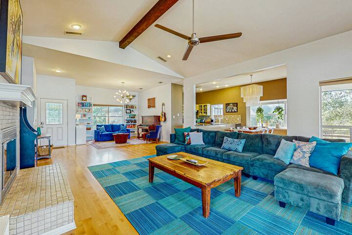 Contemporary 4BR Dog Friendly | Private Pool gallery image 5