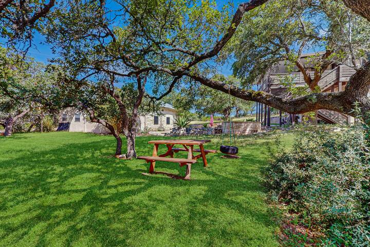 Contemporary 4BR Dog Friendly | Private Pool gallery image 3