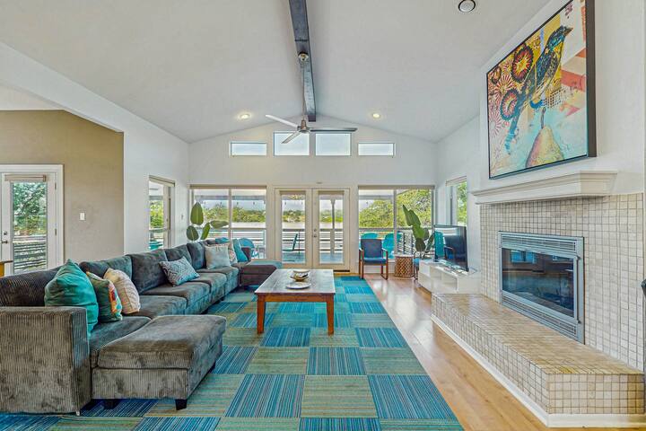 Contemporary 4BR Dog Friendly | Private Pool gallery image 4