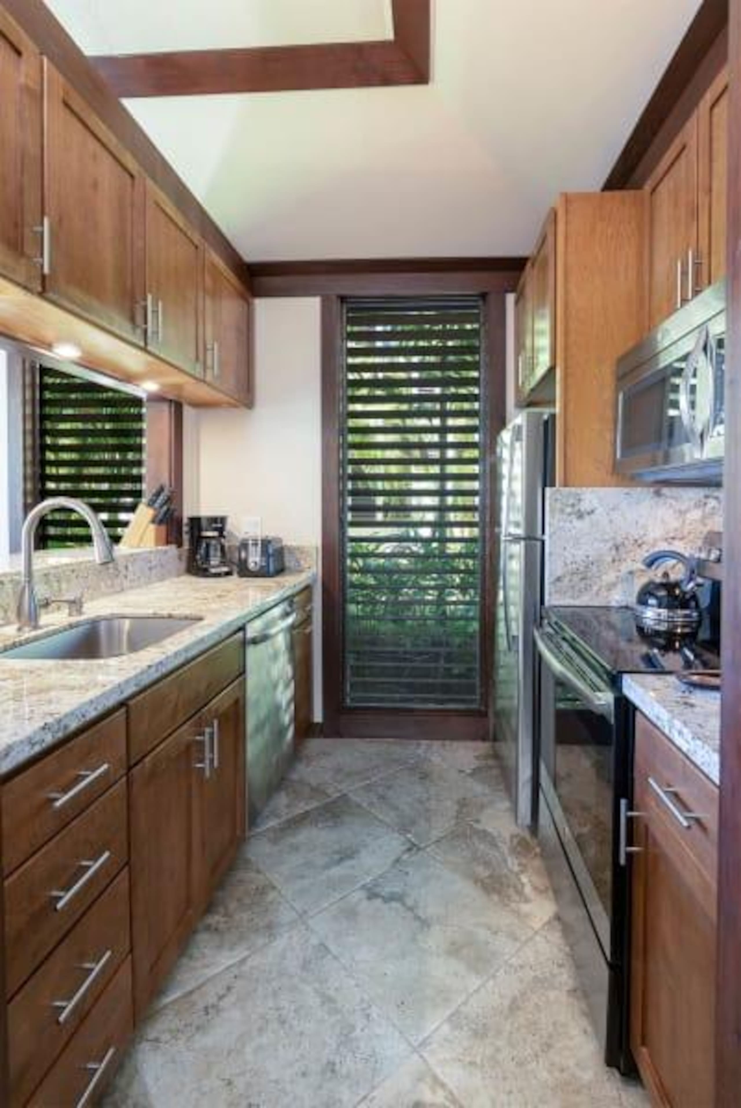 Poipu Beach condo w/ lanai & pool - Photo 3