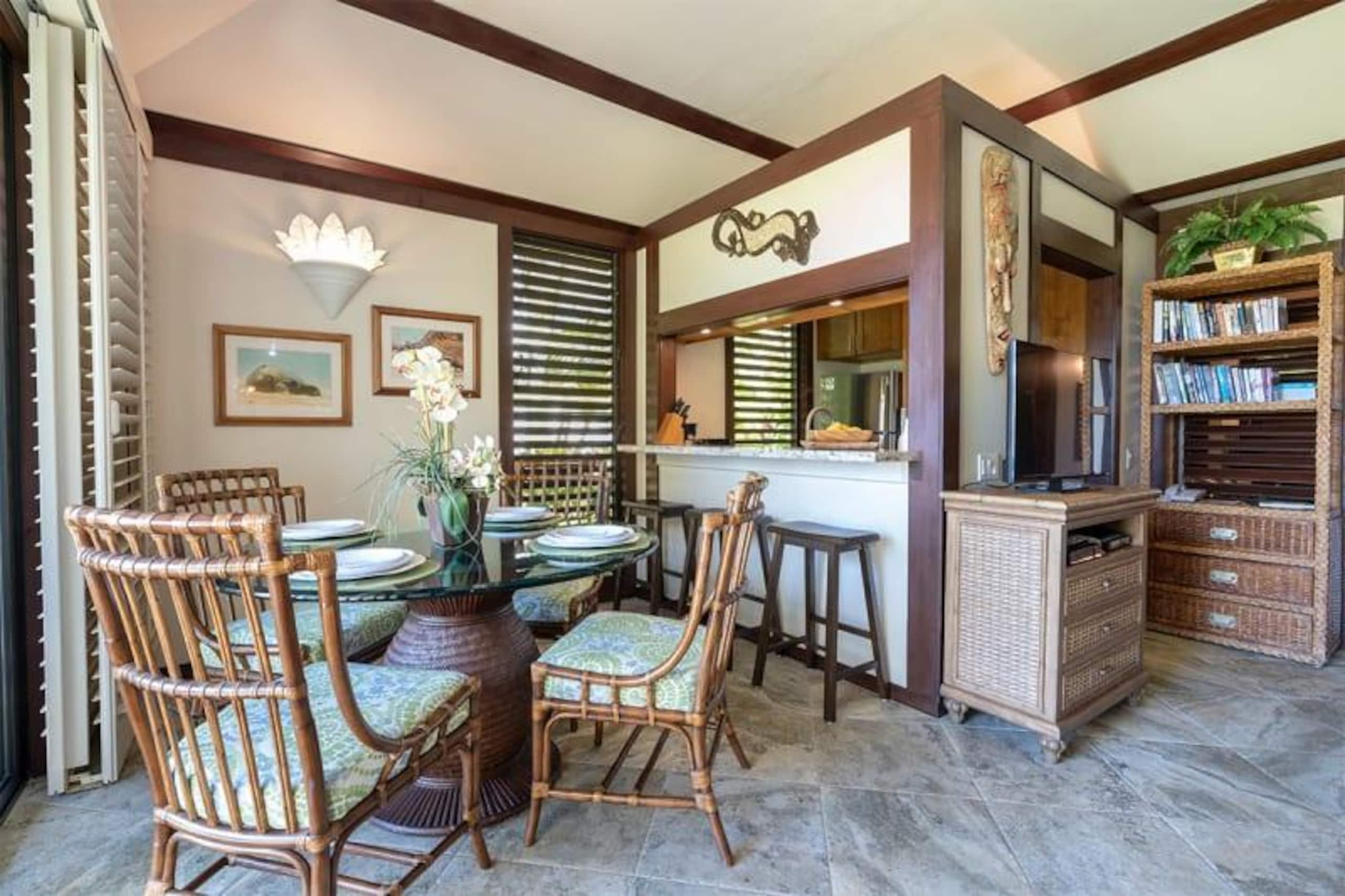 Poipu Beach condo w/ lanai & pool - Photo 7