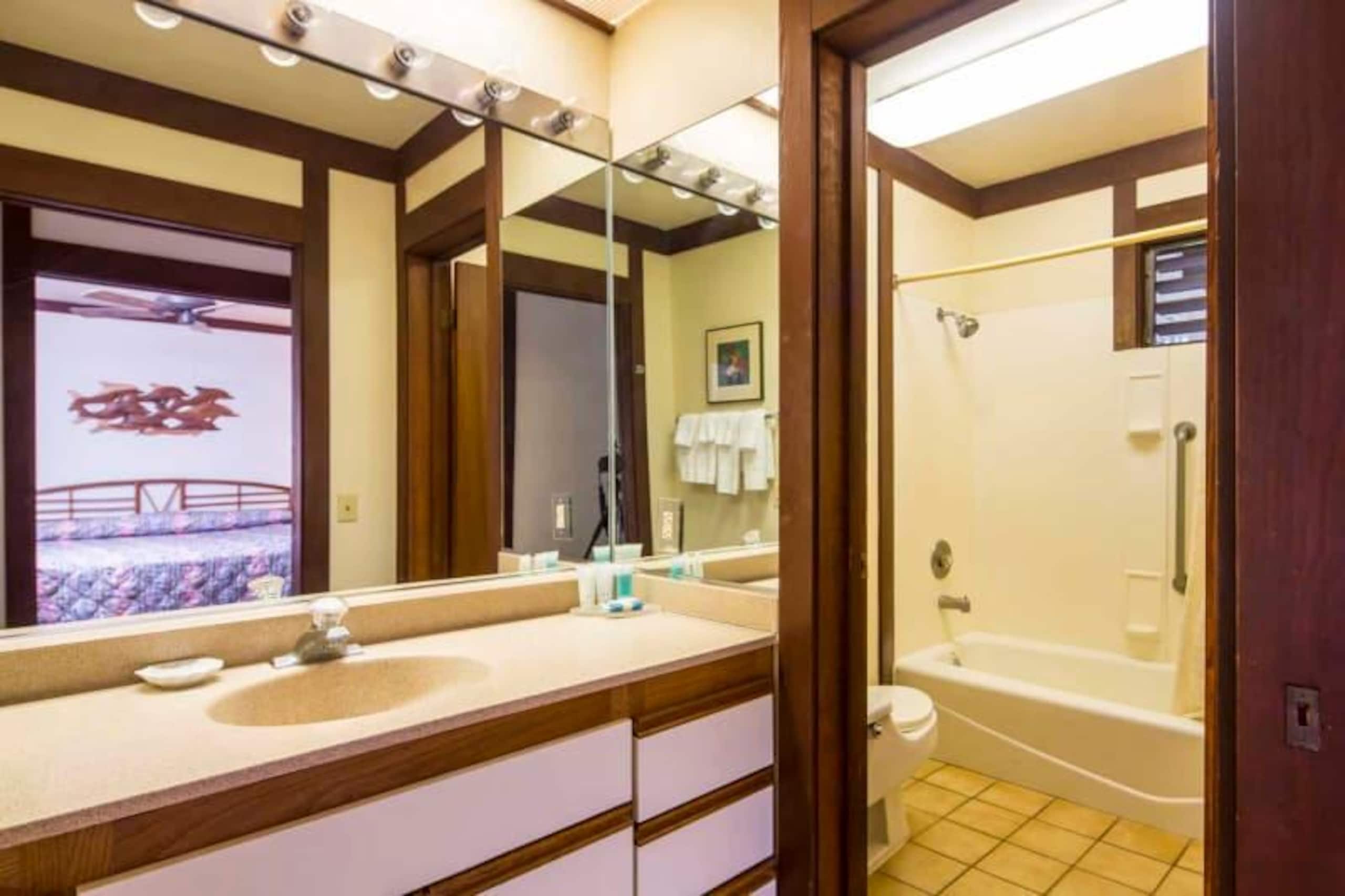 Tropical Poipu condo w/ beach access - Photo 8