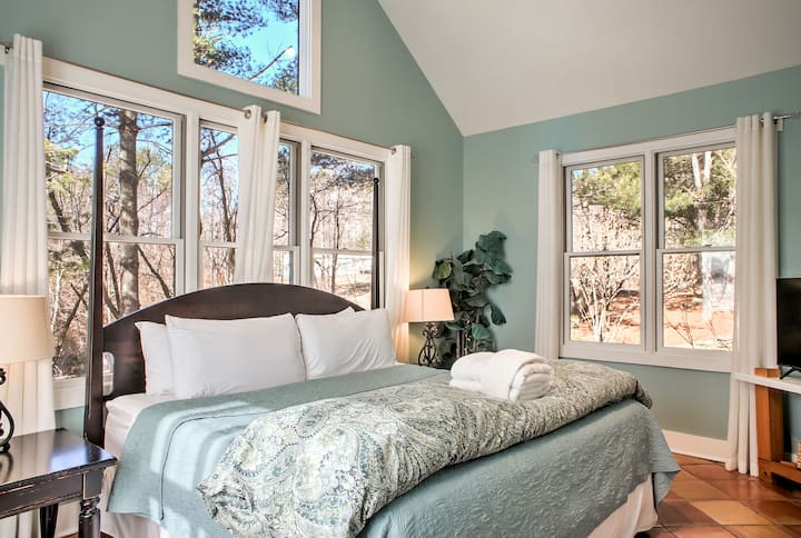Primary Bedroom | Main Level | King Bed