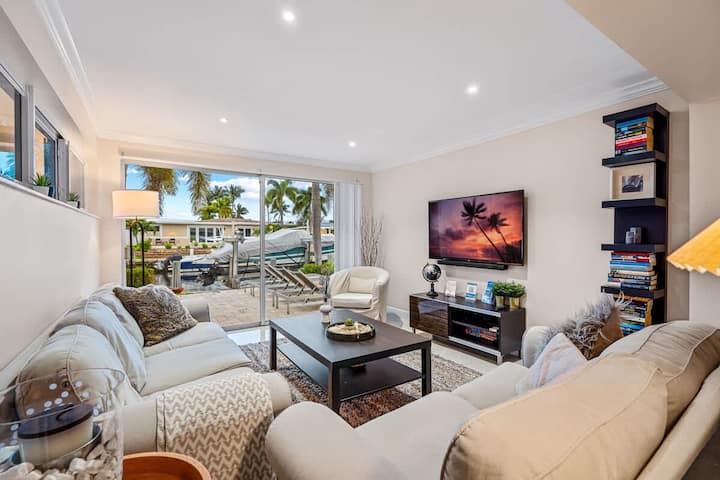 Pompano Beach Hacienda - 3 Bdr Waterfront W/ Pool - Pompano Beach, FL