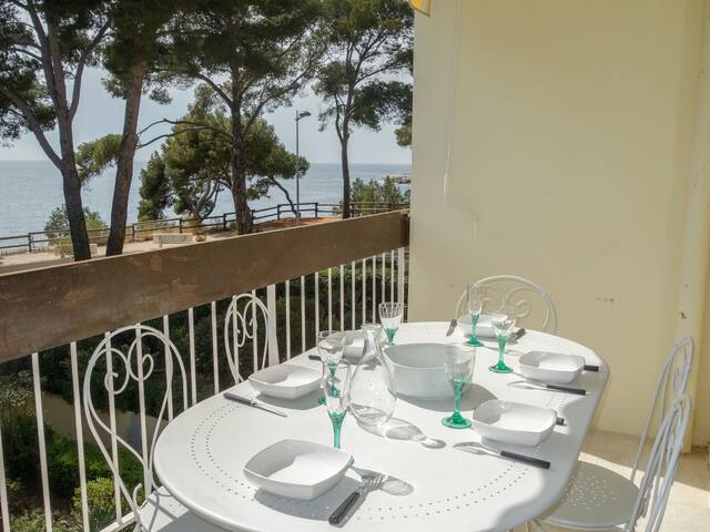 Entire home with 2 bedrooms in Ollioules - La Calanque d'Or by Interhome