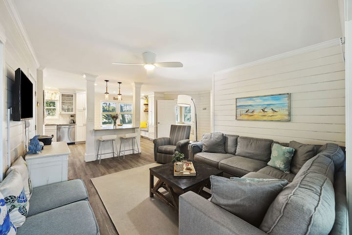 Pelican Bay Family Retreat- Pool & Amenity Access! - Isle of Palms, SC