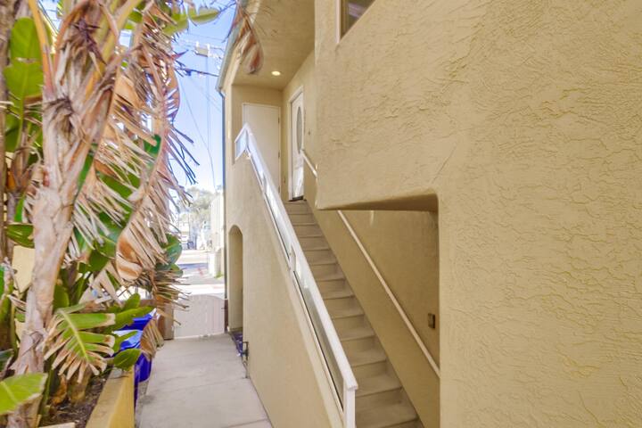 Pacific Sunset – Oceanfront deck, 2 Car Garage! gallery image 5