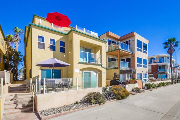 Pacific Sunset – Oceanfront deck, 2 Car Garage! gallery image 4