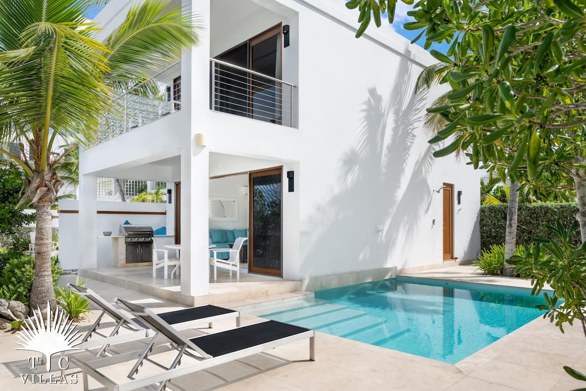 TC Villas | Water Edge | Romantic Beachfront