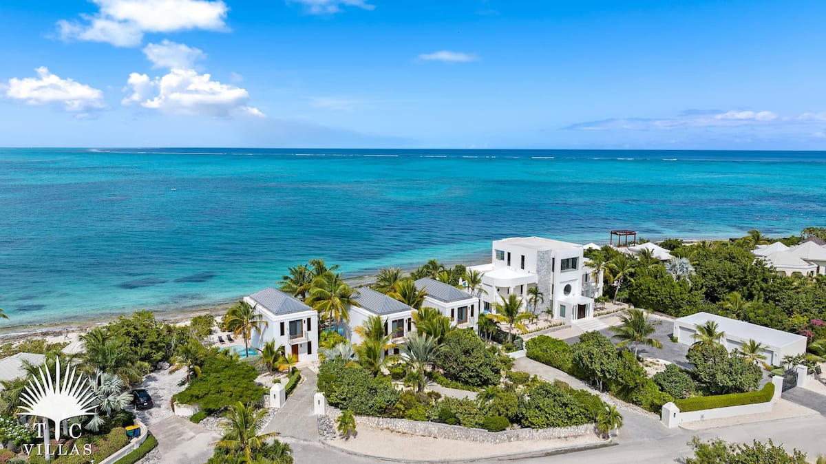 TC Villas | Water Edge | Romantic Beachfront