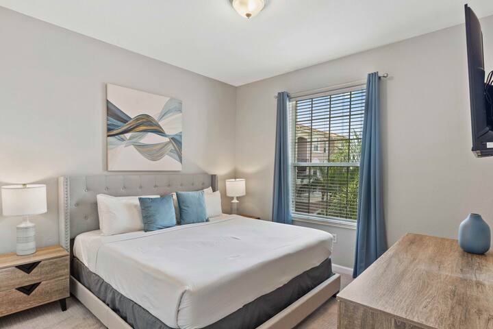 2BR Condo w/ Balcony & Resort Access in Orlando