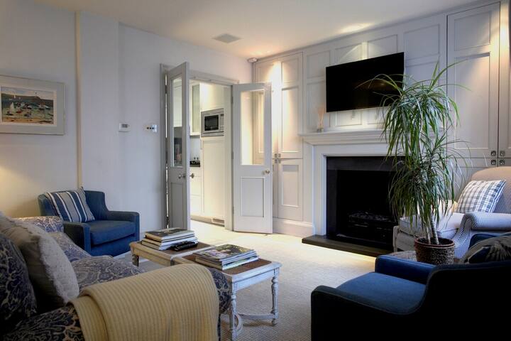 3 bed Chelsea Townhouse near Harrods & Kings Road gallery image 3
